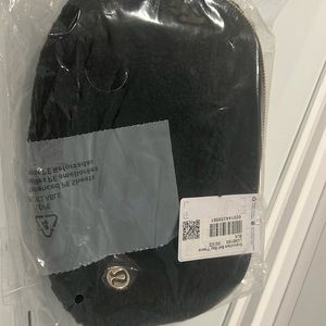 NWT 2021 Black/Gold Sherpa lululemon Fleece Everywhere Belt Bag EBB